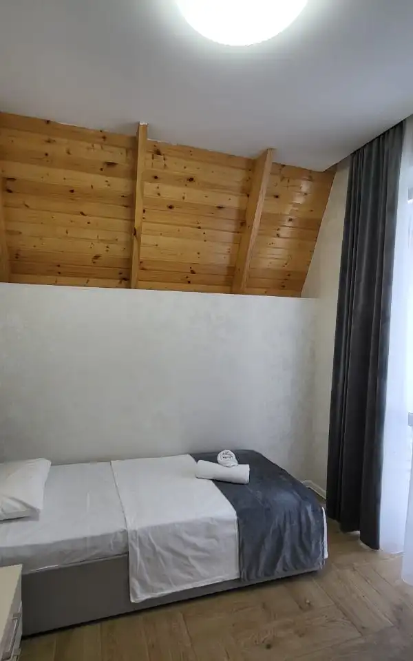 Qəbələ Tufan dağ yolunda ES A-frame — Qəbələ, Heydər Əliyev pr. — daxili şəkil 3